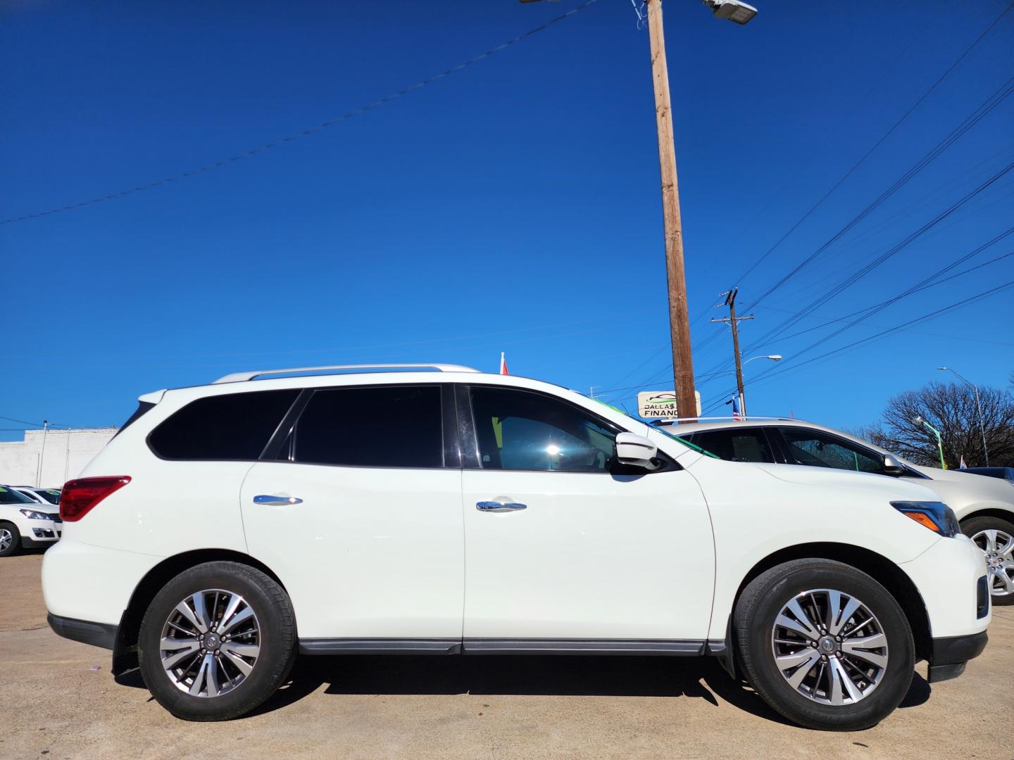 2017 WHITE Nissan Pathfinder S (5N1DR2MN8HC) , AUTO transmission, located at 2660 S.Garland Avenue, Garland, TX, 75041, (469) 298-3118, 32.885551, -96.655602 - Welcome to DallasAutos4Less, one of the Premier BUY HERE PAY HERE Dealers in the North Dallas Area. We specialize in financing to people with NO CREDIT or BAD CREDIT. We need proof of income, proof of residence, and a ID. Come buy your new car from us today!! This is a SUPER CLEAN 2017 NISSAN PAT - Photo#2